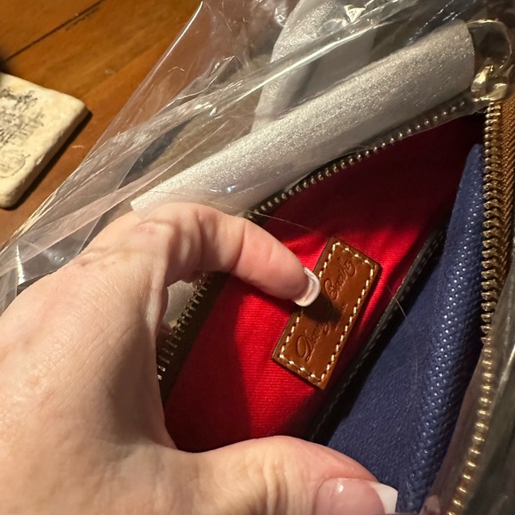 NWT Dooney & Bourke Letter carrier crossbody - Picture 7 of 8